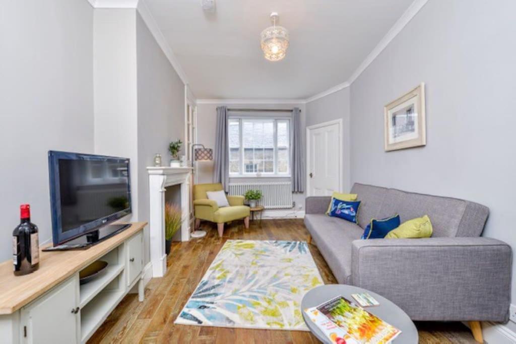 Victorian Townhouse - Stamford Centre - 2 Big Bedrooms, Living Room Kitchen Etc Tastefully Decorated المظهر الخارجي الصورة