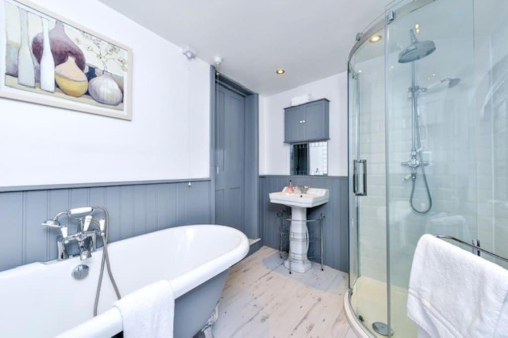 Victorian Townhouse - Stamford Centre - 2 Big Bedrooms, Living Room Kitchen Etc Tastefully Decorated المظهر الخارجي الصورة